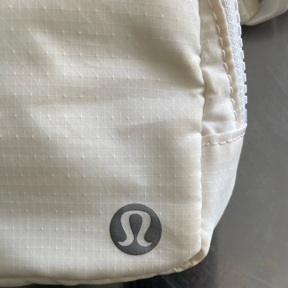 LULULEMON ATHLETICA Everywhere Cream Belt Bag - Picture 12 of 14
